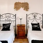 Casa Tonito Colorada * بلايا بلانكا